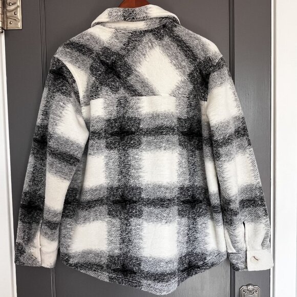 Thread & Supply Plaid Fleece Shacket Cream Black Size Medium M Thick Cozy Fall - Picture 3 of 12